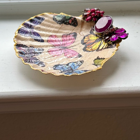 Shell - Picture 3 of 4